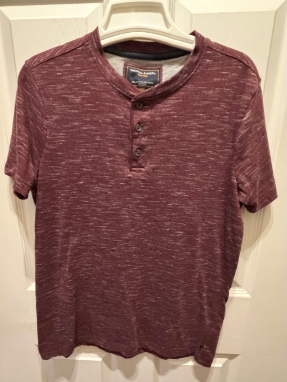 Men's Short Sleeve Henley Tee in Marl Burgundy